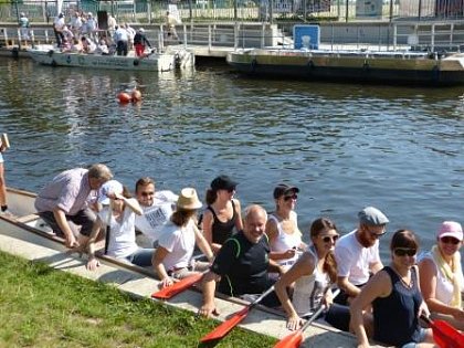 Landeserkundungstag 2017 Drachenboot Einstieg